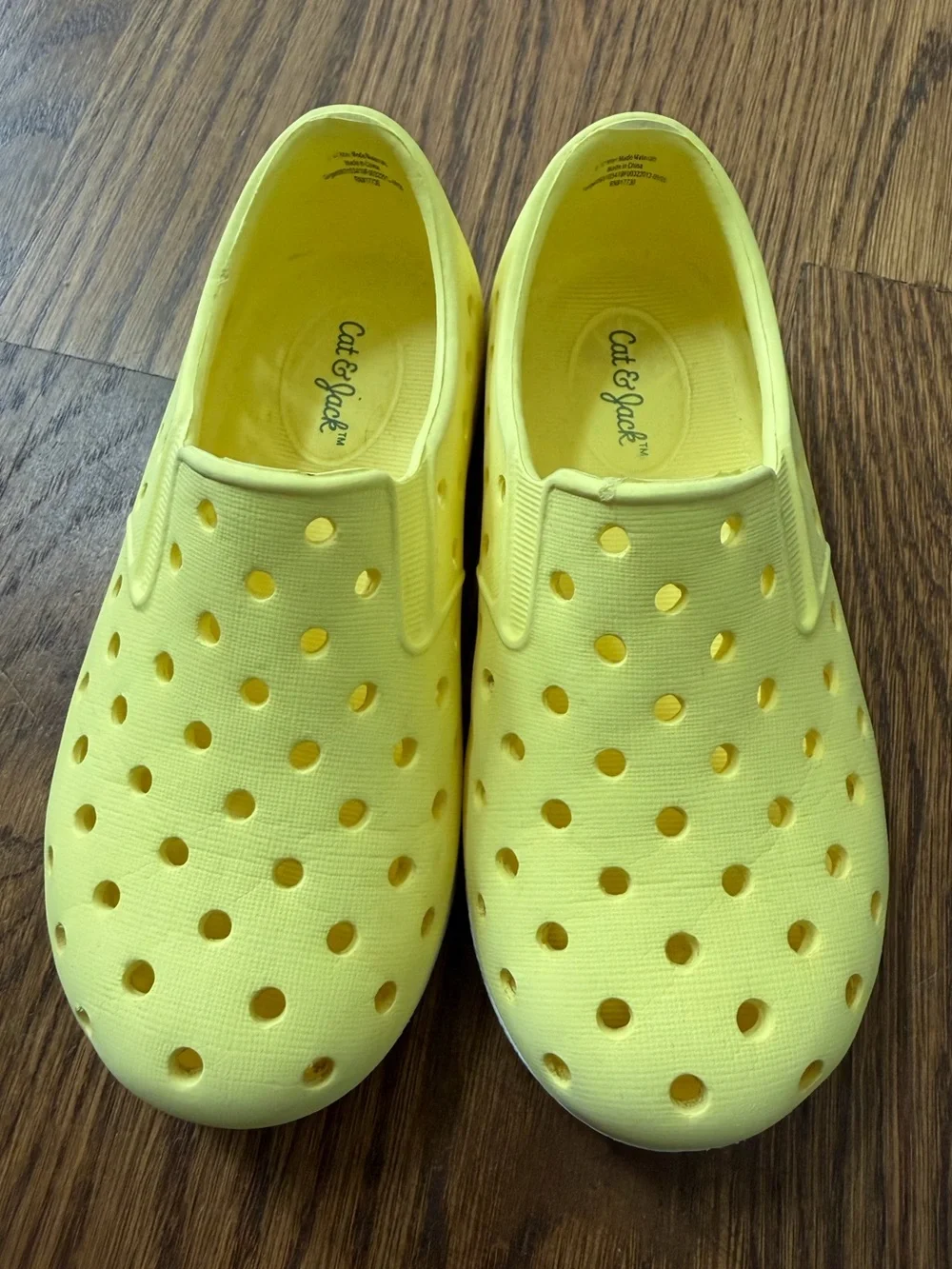 Cat & Jack Yellow Rubber Slip-On Water Shoes, toddler size 8